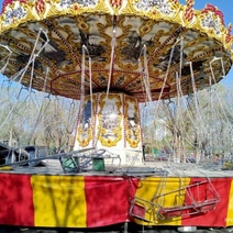 Рухнувшую карусель в 