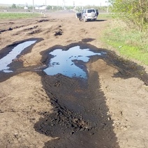 В Новосергиевском районе на землю пролили нефтесодержащую жидкость