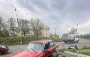 В Орске после столкновения двух автомобилей один из них убил пешехода (18+)