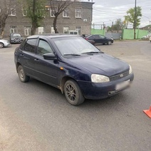 В Оренбурге по дороге в школу под машину попал 12-летний ребенок