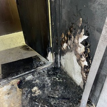 Оренбуржцу показалось, что в доме проживают наркосбытчики, и поджег им входную дверь