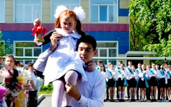 Для выпускников Оренбуржья отзвенели 