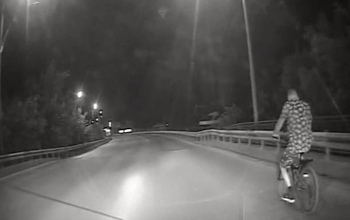 В Бугуруслане полицейские катались за пьяным велосипедистом и пытались на путь праведный наставить