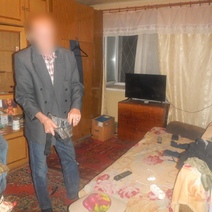 Четверо друзей пришли в дом к жителю Новотроицка за его деньгами