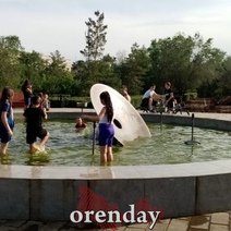 В сквере Дзержинского упала часть отремонтированного фонтана