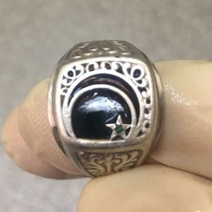 В Оренбурге жестоко расправились с мужчиной, а его тело бросили на дороге (18+)