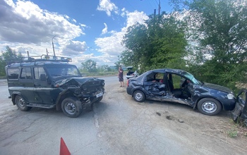 В Орске в ДТП с Рено Логан и УАЗ Хантер пострадали три человека