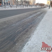 Оренбуржец за падение на льду на остановке рублем наказал МКУ «БиОз»