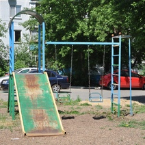 В Оренбургской области прокурор требует 12 млн. рублей в пользу девочки, пострадавшей на детской площадке