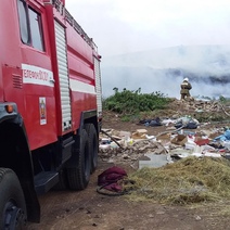 В Новосергиевском районе полыхала свалка