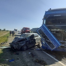В Октябрьском районе в страшном ДТП с большегрузом погиб мужчина (18+)