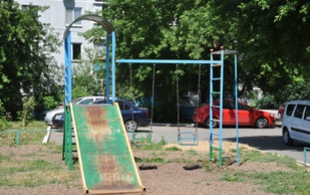 В Оренбургской области прокурор требует 12 млн. рублей в пользу девочки, пострадавшей на детской площадке