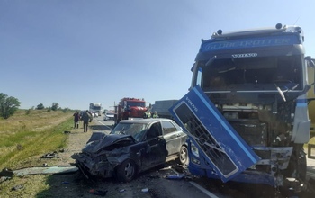 В Октябрьском районе в страшном ДТП с большегрузом погиб мужчина (18+)