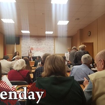 Десятки оренбуржцев с самого утра ожидают своей очереди на прием сотрудниками Генпрокуратуры