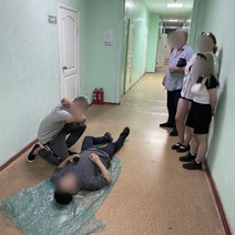 Невинный поцелуй оренбуржца довел его до больничной койки