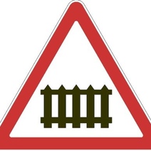 Из-за перекрытия переезда на Театральной оренбуржцы не могут уехать с остановки Студенческая