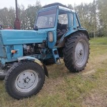 В Оренбургской области мужчина попал под колёса своего же трактора