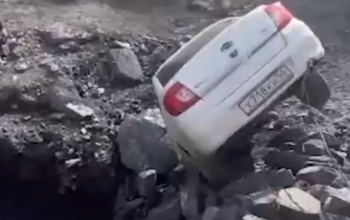 В Дагестане спасли оренбуржцев, сорвавшихся на машине с обрыва