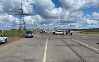 В Бузулукском районе дорогу не поделили сразу три автомобиля, есть пострадавшие