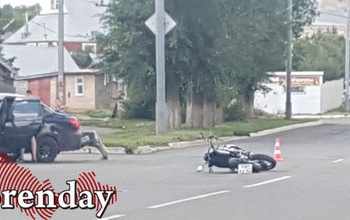 В Оренбурге на ул. Магнитогорской байкер столкнулся с автомобилем