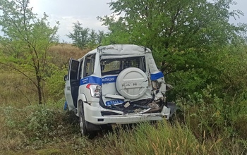 Под Новоорском фура снесла полицейский УАЗ