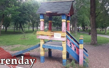 В Оренбурге в парке им. Перовского детская площадка находится в аварийном состоянии
