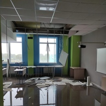 В новой школе в Южном поселке Оренбурга протек потолок
