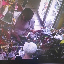 Оренбурженка украла карточки в уборной на вокзале у пассажирки поезда, следовавшего из Нового Уренгоя