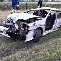 На трассе Самара-Оренбург при опрокидывании ВАЗа в кювет погибли двое (18+)