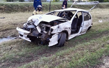 На трассе Самара-Оренбург при опрокидывании ВАЗа в кювет погибли двое (18+)