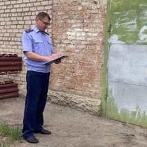 В Илекском районе мужчина жестоко расправился с 60-летней знакомой и сбежал (18+)