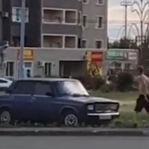 Пьяный оренбуржец угнал авто, заехал в клумбу, врезался в столб и дал деру