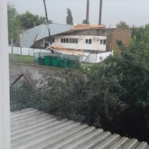 В Первомайском районе ветер срывал крыши и рвал провода электропередач