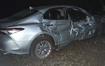 Под Кувандыком поезд протаранил заглохший автомобиль