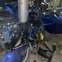 Жуткая авария в Новотроицке: ВАЗ впечатался в столб