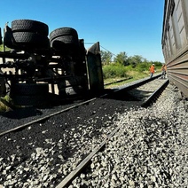Смертельное ДТП: на границе Самары и Оренбургской области столкнулись поезд и большегруз (18+)