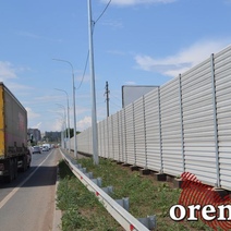В Оренбурге шумозащитные экраны просили жители Солнечного, а пострадал от заборов малый бизнес