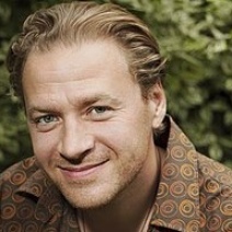 Алексею Барабашу за выступление на фоне 