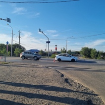 В Оренбурге автоледи собрала «паровоз» из стоящих машин