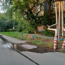 В Оренбурге на пер. Телевизионном прорвало трубу