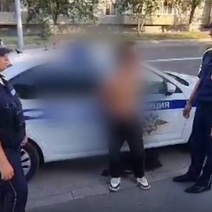 Снимала на телефон: в Оренбурге пьяный грабитель отобрал гаджет у женщины