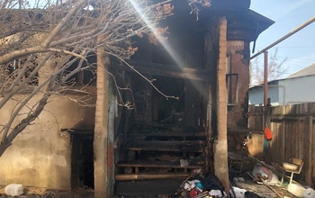 Сожгла дом с находившимся внутри мужчиной: жительнице Оренбурга не изменили приговор (18+)