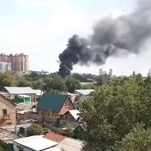 В Оренбурге горит мусор на складе в Промышленном районе