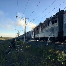 В Оренбургской области загорелся грузовой поезд