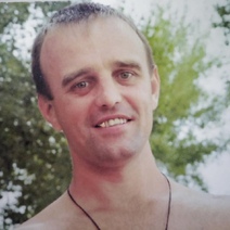 В Орске без вести пропал мужчина в черной одежде