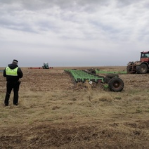 Не заметил: в Оренбурге перед судом предстал разнорабочий, насмерть задавивший тракториста (18+)
