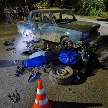 Оторвало колесо: в Бузулуке в ДТП серьёзно пострадал мотоциклист