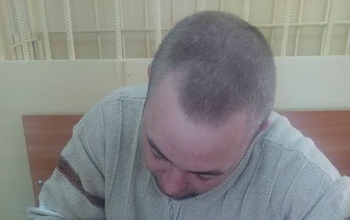 Суд отправил оренбуржца, скрывавшегося с младенцем и сжегшего автомобиль, под домашний арест