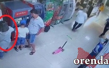 В Оренбурге в ТРЦ «Север» женщина с ребёнком украла выпавшую из рук мужчины пятитысячную купюру