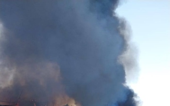 В Акбулаке более двух часов не могли потушить склад подсолнечника